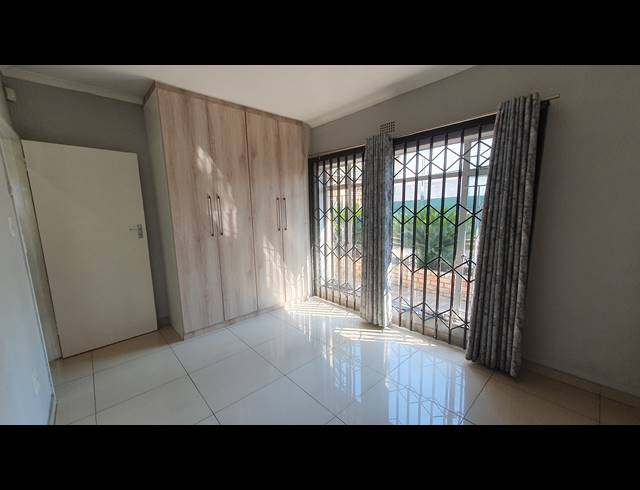 3 BEDROOM FREEHOLD FOR SALE IN BRACKENDOWNS
